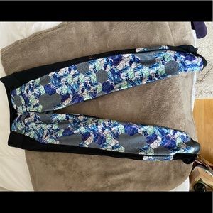 Workout leggings - size M